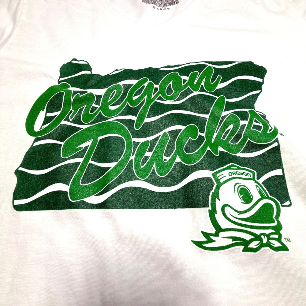 Captivating Headwear Oregon Ducks Graphic V-Neck T-Shirt Women's Large NWT‎